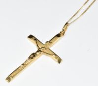 An 18ct gold crucifix and chain, 2.5g, 42cm