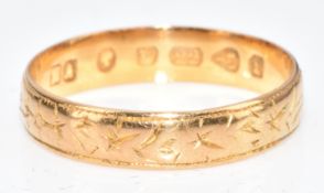 A 22ct gold wedding band / ring, Chester 1880, 2g, size K/L