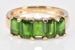 A 9ct gold ring set with diopside, 3.3g, size N