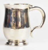 Elizabeth II hallmarked silver 3/4 pint tankard of plain baluster form, Birmingham 1959, maker Henry