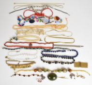 A collection of jewellery including agate necklace, Sarah Coventry bracelet, silver pendant (15g),