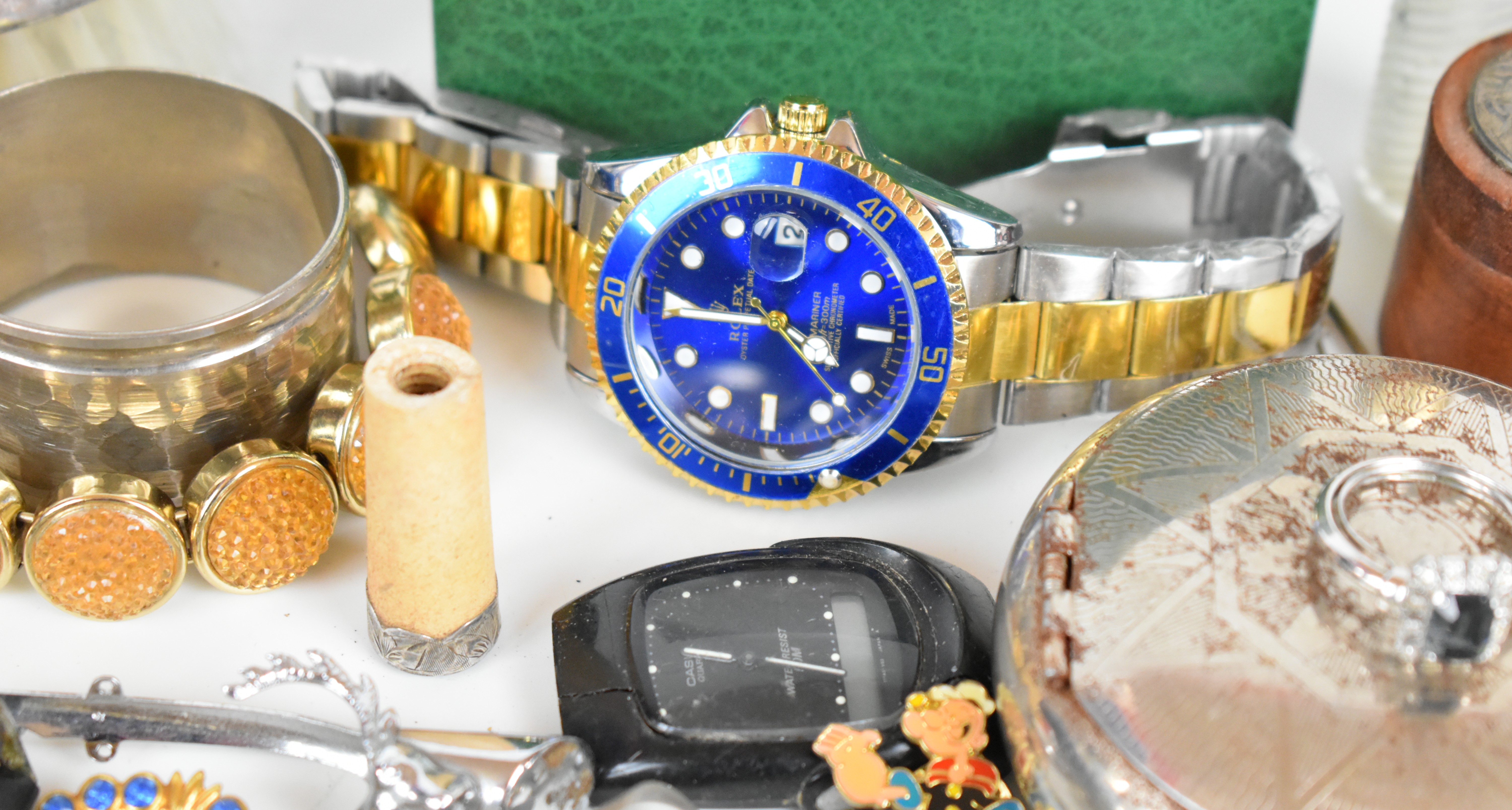 A collection of jewellery and watches including Accurist, Casio, Swatch, Ingersoll, Vogue compact, - Image 8 of 9