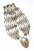 A 9ct gold gate bracelet with 9ct gold heart padlock clasp, 18.5g, 18cm