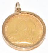 1893 gold full sovereign in 9ct gold pendant mount, 9.4g