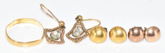 A 22ct gold wedding band / ring (1.4g, size O/P), pair of 9ct gold earrings (1.6g), a pair of yellow