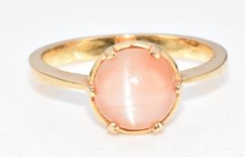 A 22k gold ring set with sunstone cabochon, 4g, size N/O