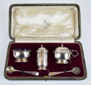 Art Deco hallmarked silver three piece cruet set comprising salt, pepper and mustard with two spoons