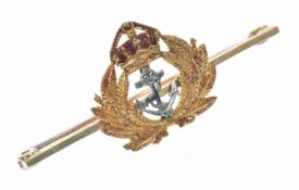 A 14ct gold Royal Navy sweetheart brooch by Charles Packer & Co, in original box, 4.8g, 4.5cm