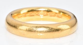 A 22ct gold wedding band / ring, Birmingham 1909, 8.6g, size K