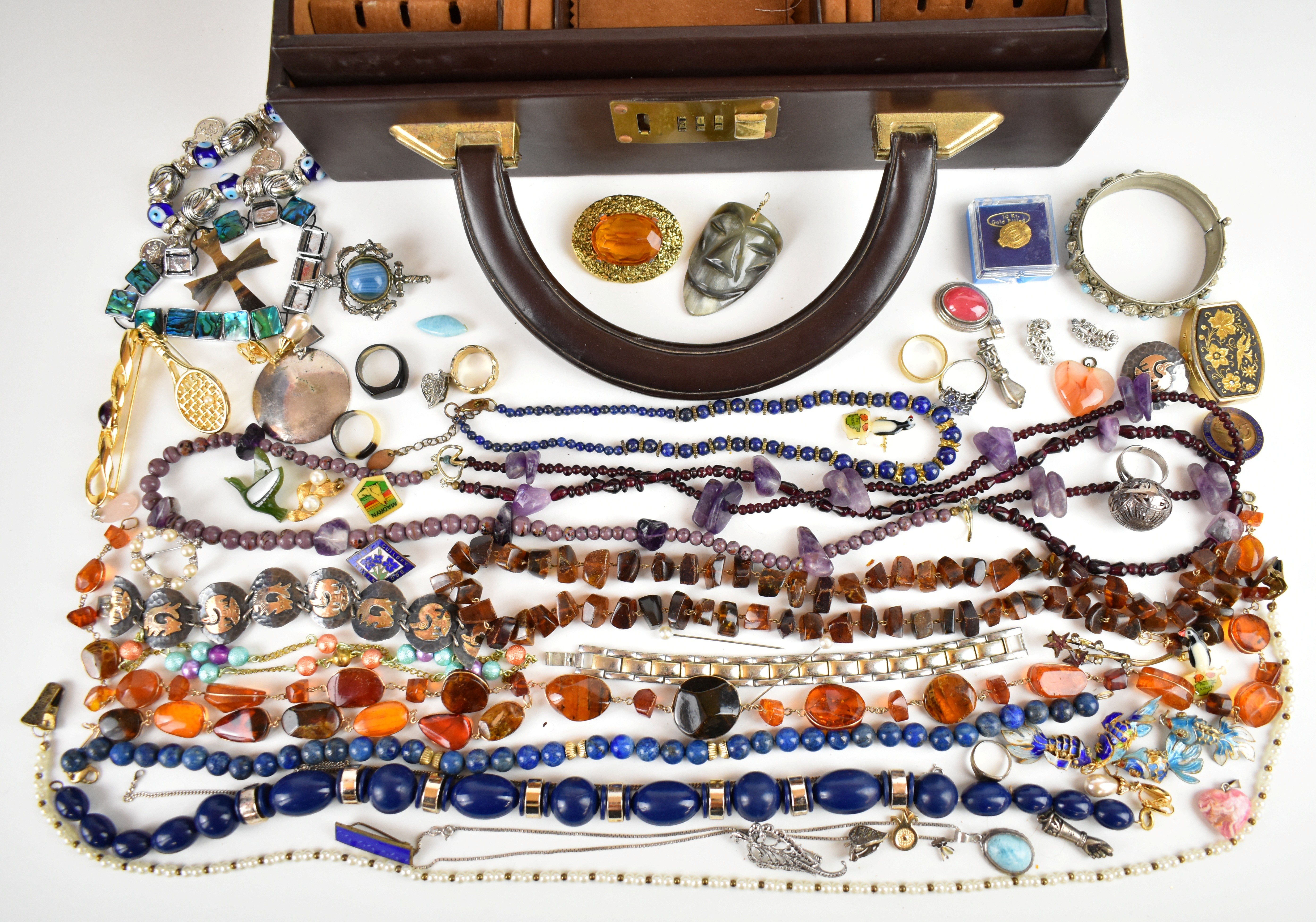 A collection of jewellery including 14k gold charm (1.1g), Peruvian silver pendant set with an - Image 2 of 5