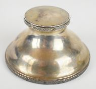 Goldsmiths & Silversmiths Co Ltd George V hallmarked silver capstan inkwell with gilt wash