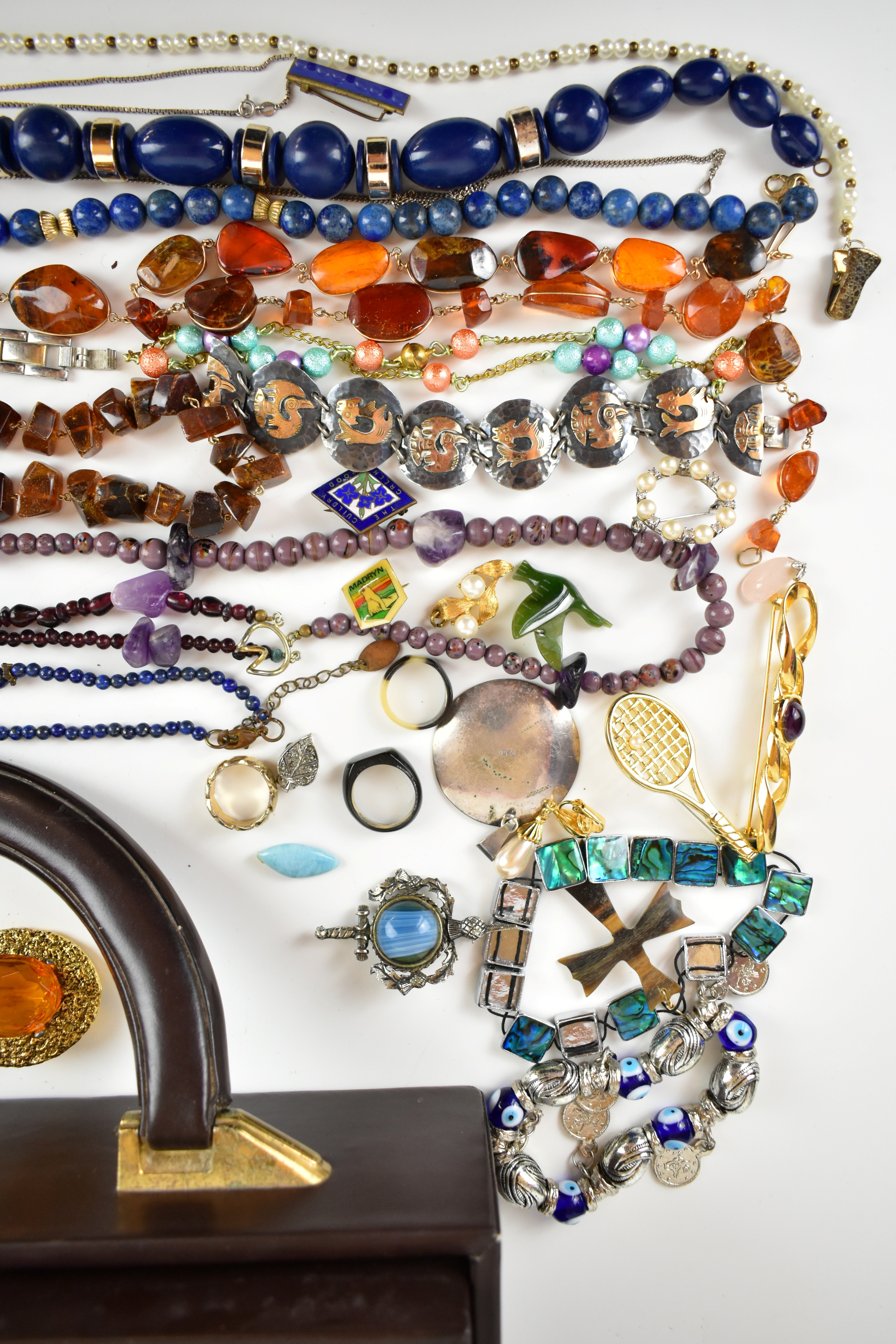 A collection of jewellery including 14k gold charm (1.1g), Peruvian silver pendant set with an - Image 3 of 5