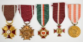 Polish (People's Republic) WW2 and post WW2 medal group of five comprising Cross of Merit 1st