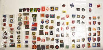 Over 100 WW2 era cloth patches and insignia, mainly British and Indian including SHAEF (Supreme