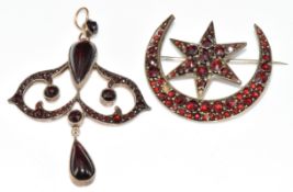 Art Nouveau yellow metal pendant set with Bohemian cut garnets (4.8cm, tests as 9ct gold) and a