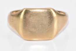 A 9ct gold signet ring, 5.8g, size T