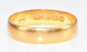 A 22ct gold wedding band / ring, London 1956, 3.9g, size P/Q