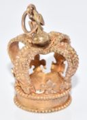 A 9ct gold pendant / charm in the form of a crown, 5.4g, 2.5cm