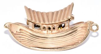 A 9ct gold charm depicting Noah's Ark, opening to reveal a giraffe and elephant, 7.2g, 2.8 x 1.5cm