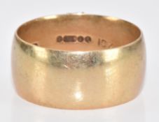 A 9ct gold wedding band / ring, 6.9g, size S
