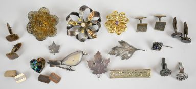 Four pairs of silver cufflinks, a pair of yellow metal cufflinks (11.5g, test as 14k gold)