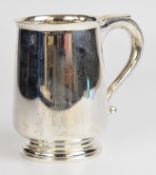 Elkington & Co Ltd Elizabeth II hallmarked silver pint tankard of plain tapering form with scroll