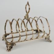 Victorian hallmarked silver seven bar toast rack raised on four feet and with loop handle,