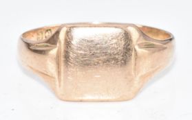A 9ct gold signet ring, 4.4g, size X