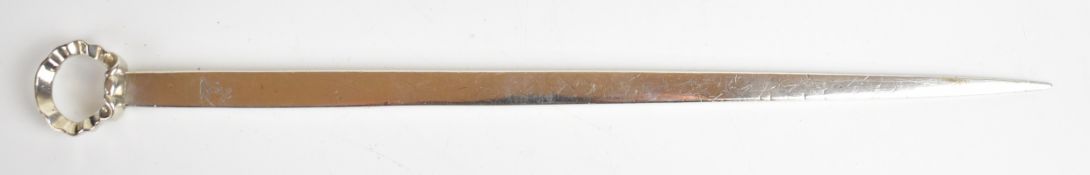 Georgian hallmarked silver meat skewer with loop handle formed as a ribbon, London 1766, maker's