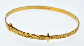 A 9ct gold christening bangle with engraved decoration, 2.9g