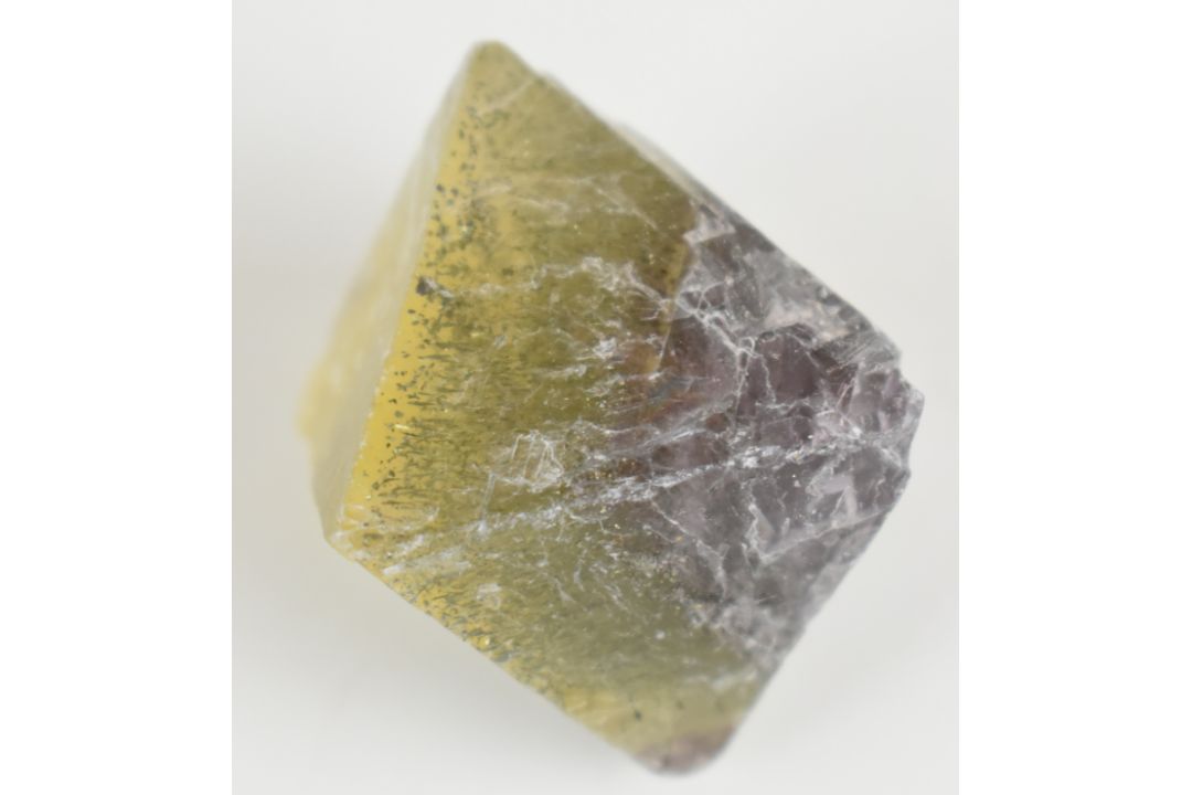 A collection of loose uncut fluorite stones (533ct), a 1.5ct chalcedony cabochon, 2.5ct ruby - Image 4 of 6