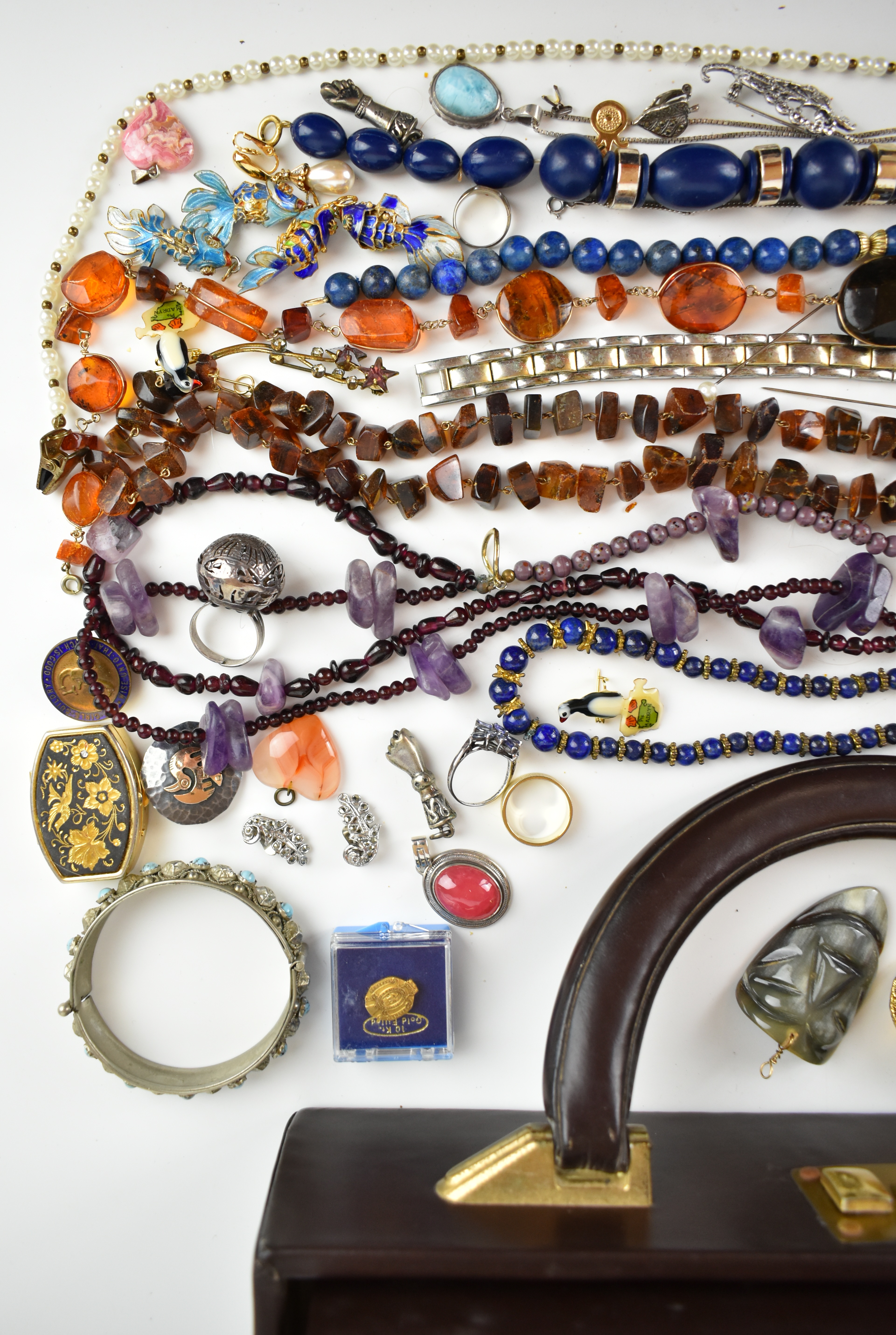 A collection of jewellery including 14k gold charm (1.1g), Peruvian silver pendant set with an - Image 5 of 5