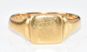 An 18ct gold signet ring, Chester 1923, 7.9g, size V