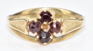 A 333 gold ring set with four round cut garnets, 1.8g, size N