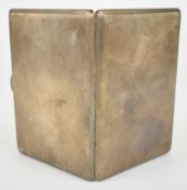 Walker & Hall Art Deco hallmarked silver engine turned cigarette case, Sheffield 1946, length 12.