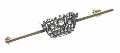A 9ct gold brooch in the form of a crown set with split pearls, 3.2g, 4.5cm