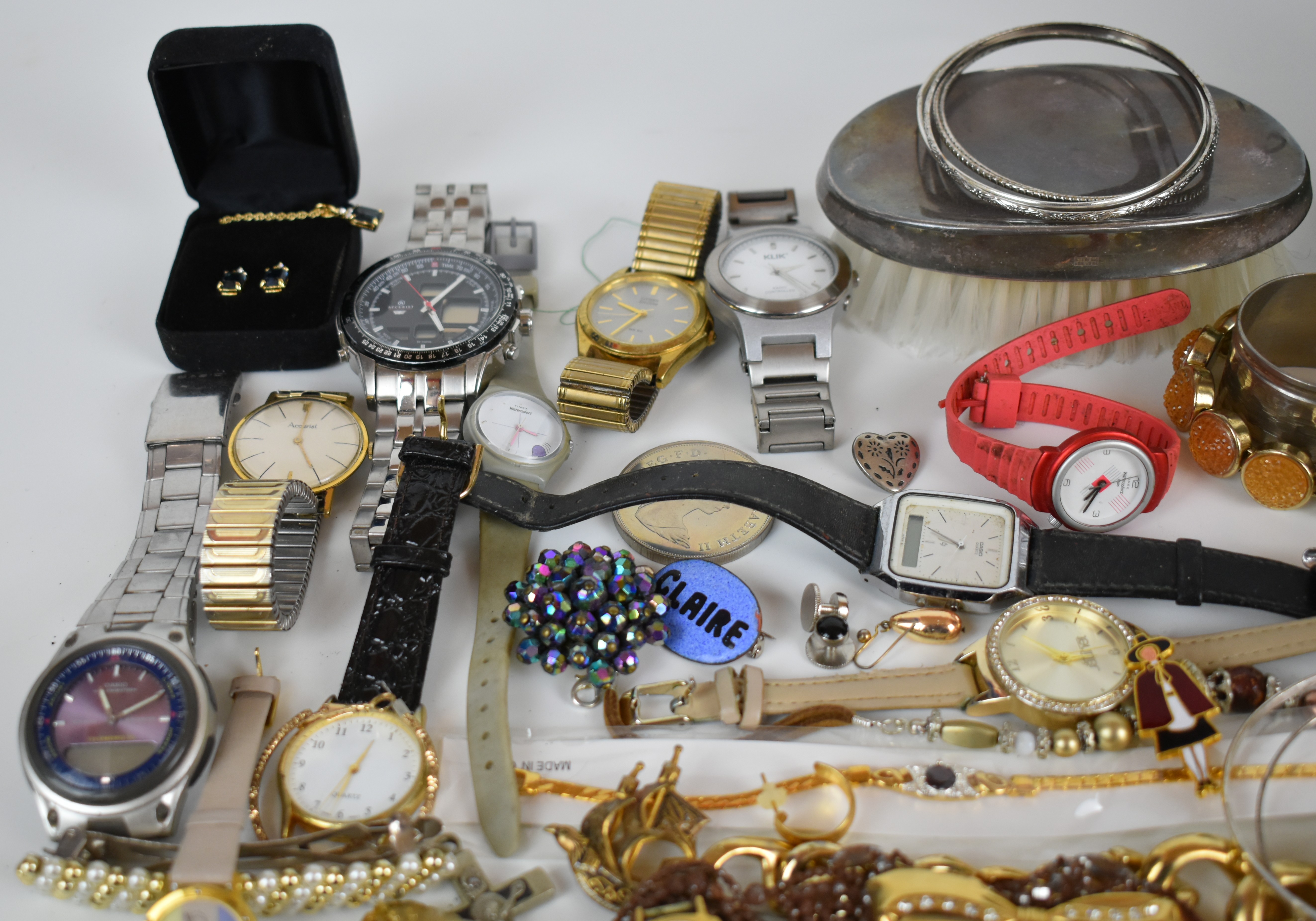 A collection of jewellery and watches including Accurist, Casio, Swatch, Ingersoll, Vogue compact, - Image 9 of 9
