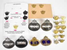 [Postal History] Collection of vintage cap badges in silver, gilt and black including King’s