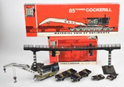 Jouef HO scale 85 Tonnes Cockerill railway crane set M663, together with signal gantries, in