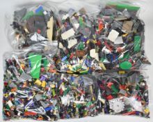 Over 10kg of loose Lego including bricks and mini figures from Marvel, DC, Star Wars and Harry