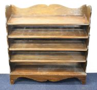 19thC oak five shelf show or valet stand, four shelves forward sloping with spur for the heels, W128