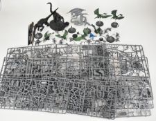 Games Workshop Warhammer plastic miniatures, a quantity part assembled, others on the sprue.