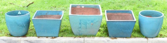 Two pairs of glazed jardinieres / garden planters, one round and the other square, together with a
