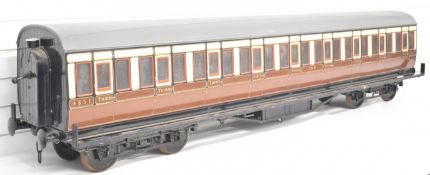 7¼ inch gauge GWR passenger coach with brown and cream paintwork to the fibreglass bodyshell .