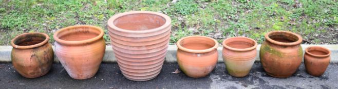 Seven terracotta jardinieres / garden planters of varying sizes, largest D50 x H46cm