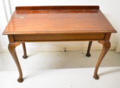 Victorian mahogany hall table raised on cabriole legs, W106 x D53 x H74cm
