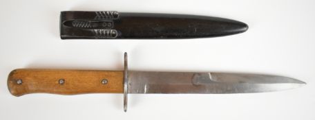German WW2 Luftwaffe boot / fighting knife, with approximately 16.7cm spearpoint blade stamped
