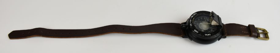 British RAF, wrist / leg compass, the face marked 6605-99-924-9163, R/801 and SIS/43, with oversized