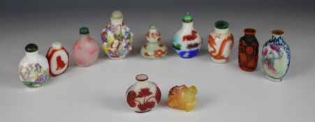 Eleven Chinese porcelain / glass snuff bottles, tallest 8cm