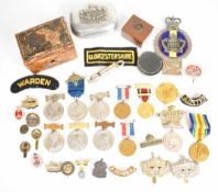 WW1 medals and cap badges, mostly Gloucestershire Regiment related, comprising War Medal named to